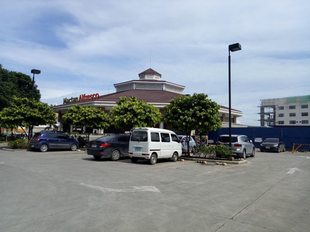 Mactan Newtown Condo มักตัน ภายนอก รูปภาพ
