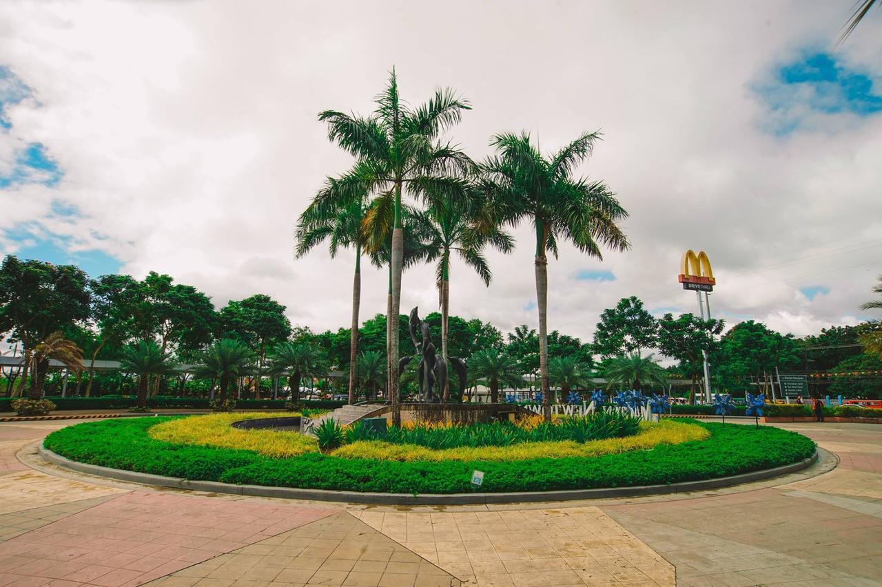 Mactan Newtown Condo มักตัน ภายนอก รูปภาพ